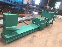 Wood splitting machine